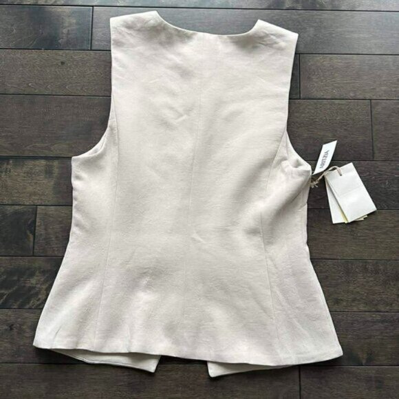 Aritzia Regal Vest - new with tags - Picture 3 of 4